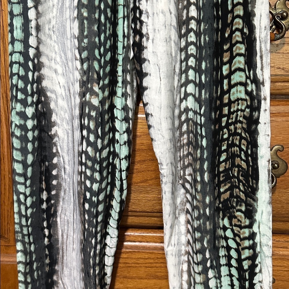 Soft Brushed Fabric Tie Dye Look Leggings - OS - Picture 4 of 10